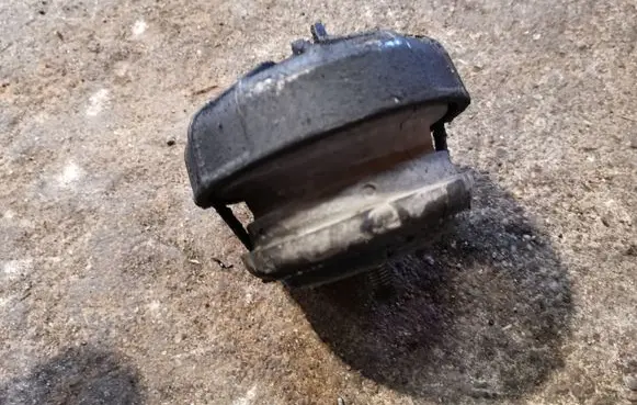 Mercedes-Benz Vito Viano W639 Engine mount bracket