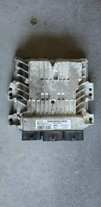 Ford Focus Engine control unit/module S180133036B