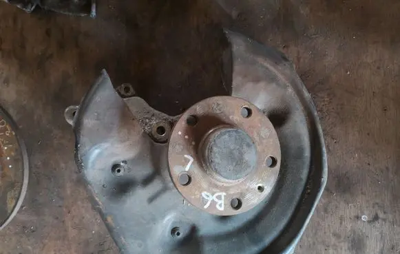 Volkswagen PASSAT B6 Rear wheel hub