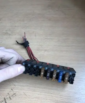 Mercedes-Benz R W251 Fuse module 0025450901