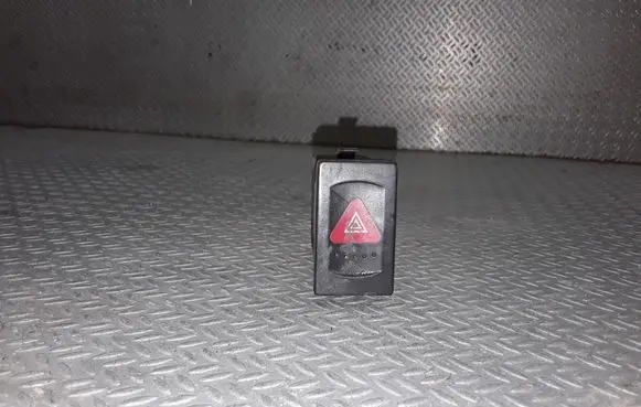 Volkswagen PASSAT B5 Hazard light switch 3B0953235E