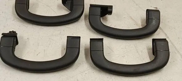 Maserati Grecale A set of handles for the ceiling 