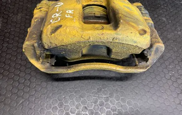 Honda CR-V Front brake caliper