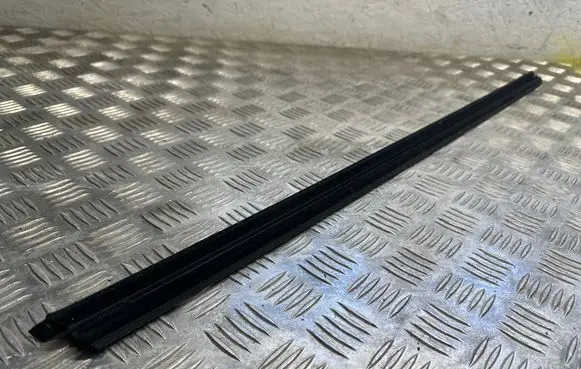KIA EV6 Rubber seal front door window/glass 