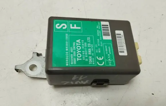 Toyota Avensis T270 Door control unit/module 8974005010