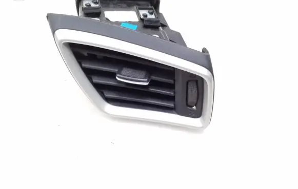 Nissan Qashqai Dashboard side air vent grill/cover trim 687604EA0A