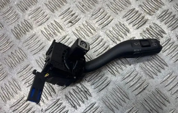Audi A3 S3 A3 Sportback 8P Wiper control stalk 8P0953519A 01203610