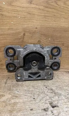 Volvo S60 Engine mount bracket 31316675