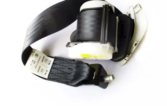 Mazda 5 Third row seat belt 