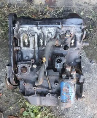 Volkswagen Golf II Engine head 0261033730