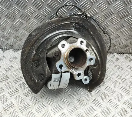 BMW 3 G20 G21 Front wheel hub 6878610
