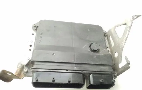 Toyota Avensis T270 Engine control unit/module 8966105D61