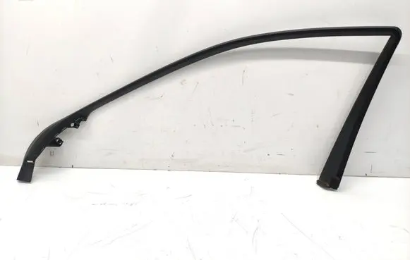 Mercedes-Benz C W203 Front door window/glass frame A2037250271