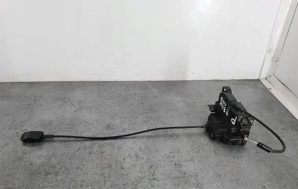 Renault Clio III Front door lock 300125-E