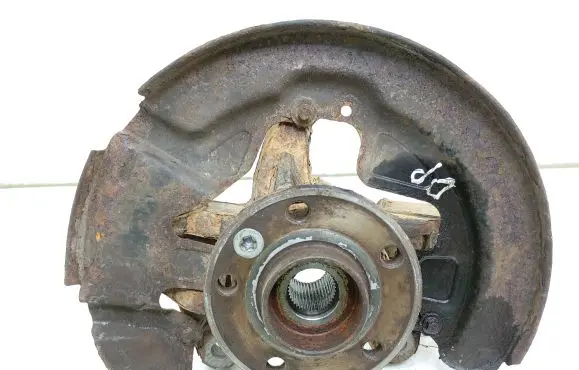 Volvo V70 Front wheel hub spindle knuckle 6G912C447BE