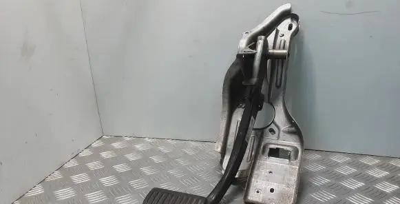 Volvo XC40 Brake pedal 32212358