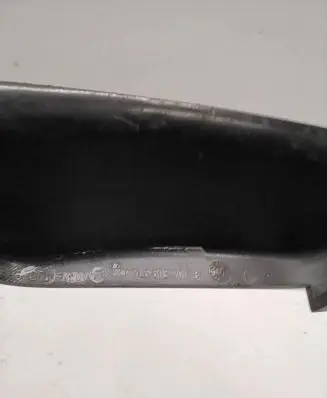 Volkswagen Touareg I Fender mounting bracket 7L6805700B