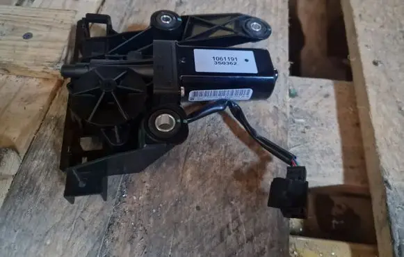 Opel Cascada Seat belt adjustment motor 13371580