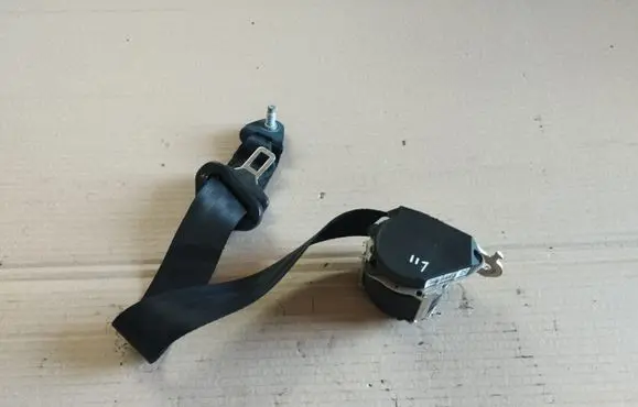 Peugeot 2008 I Rear seatbelt