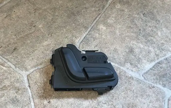 Mercedes-Benz C W204 Seat control switch A2048708910