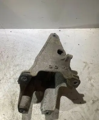 Volkswagen Transporter - Caravelle T5 Engine mounting bracket 7H0199370B