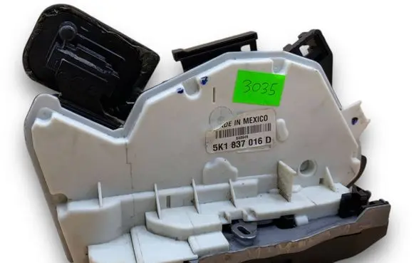 Volkswagen PASSAT B6 Central body control module A3035 5K1837016D