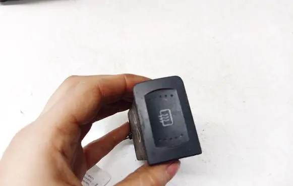 Volkswagen Golf IV Windscreen/window heater switch 1J0953235A