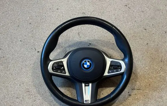 BMW i4 Steering wheel 