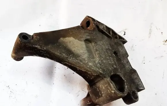 Volkswagen Golf V Engine mounting bracket 03G199207G