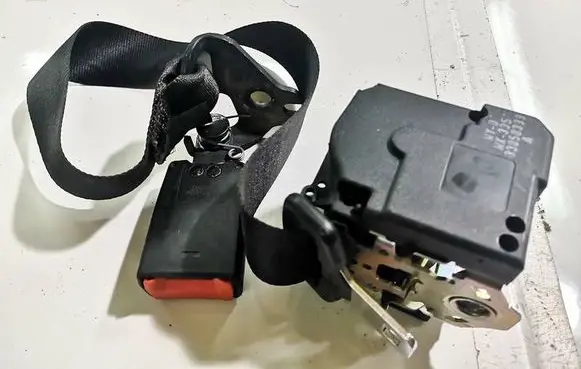 Ford Focus Middle seatbelt (rear) 