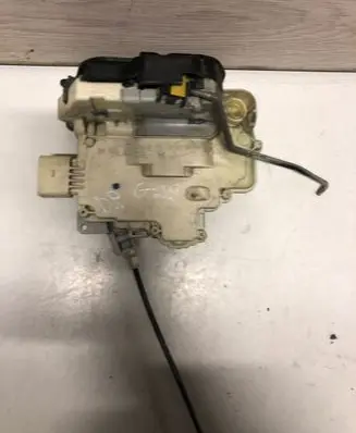 Audi A4 S4 B7 8E 8H Front door lock 8E2837016AA