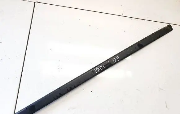 Honda FR-V Front door glass trim molding 
