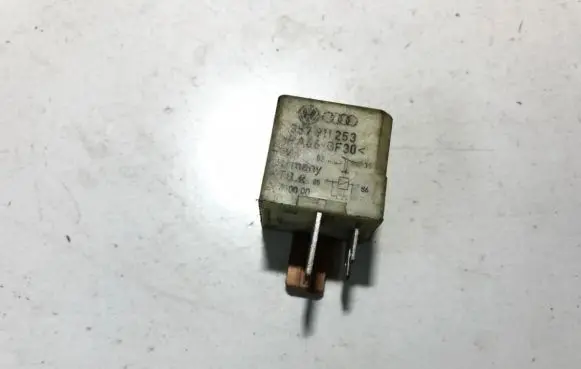 Volkswagen Golf IV Other relay 357911253