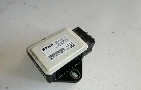Mercedes-Benz Sprinter W906 ESP acceleration yaw rate sensor A0065424218 0265005774