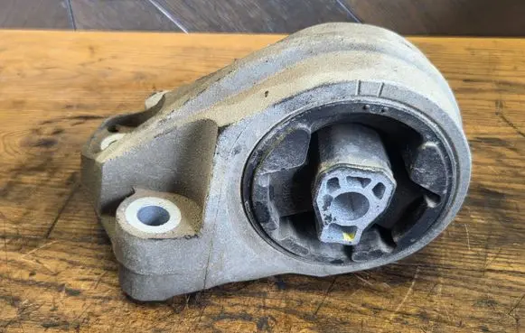 Engine mount bracket