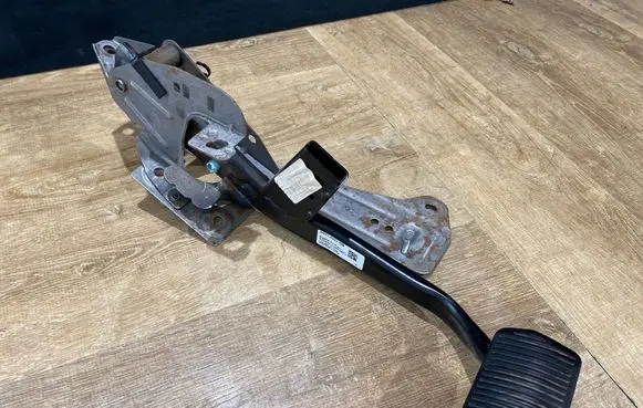 Ford Kuga II Brake pedal AV612467GB 12461M01