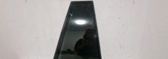 Rear vent window glass