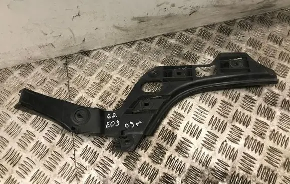 Volkswagen Eos Rear bumper mounting bracket 1Q0807394