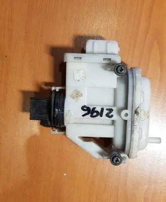 Volkswagen PASSAT B4 Central locking motor 357862153C