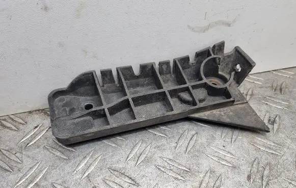 Audi A4 S4 B6 8E 8H Front bumper mounting bracket 8E0807283
