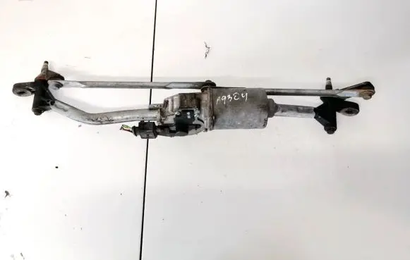 Skoda Fabia Mk2 (5J) Front wiper linkage and motor