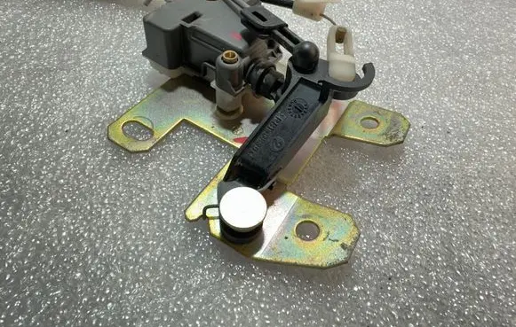 Volkswagen Touareg I Tailgate boot lock/latch motor 7L6827425