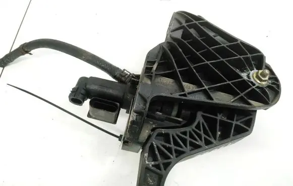 Volkswagen Touran I Clutch master cylinder 1K0927810D 200402 1K0927810D200402