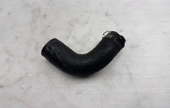 Volvo XC90 Intercooler hose/pipe 32222071