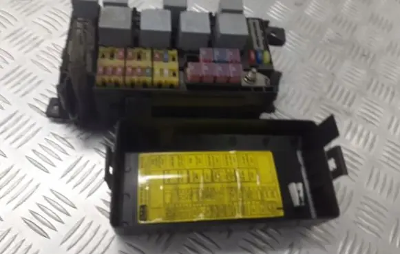 Chevrolet Aveo Fuse box cover 96621163