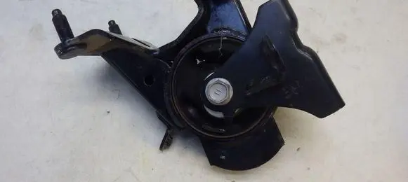 Toyota RAV 4 (XA40) Engine mount vacuum valve 