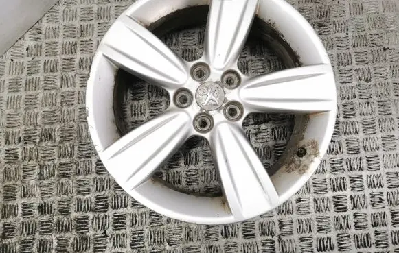R18 alloy rim