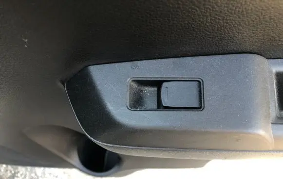 Suzuki Ignis Electric window control switch