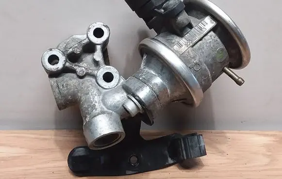 Skoda Octavia Mk1 (1U) EGR valve 06A131102A