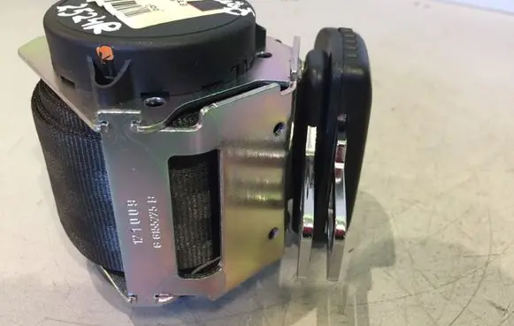 Middle seatbelt (rear)